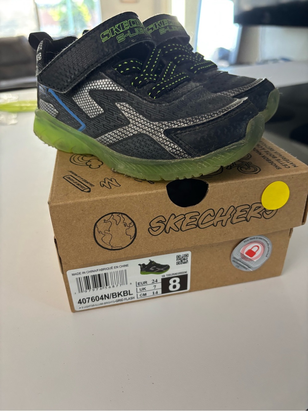 Skechers toddler size 8 light up shoes